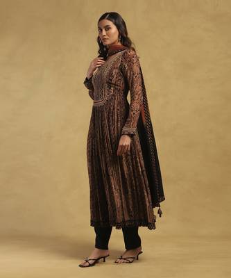 Black meraki border kurta with churidar and dupatta 2