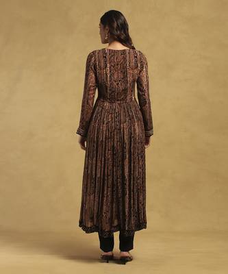 Black meraki border kurta with churidar and dupatta 3