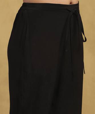 Black meraki border kurta with churidar and dupatta 5