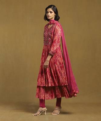 Pink niagra kurta with leggings and dupatta 2
