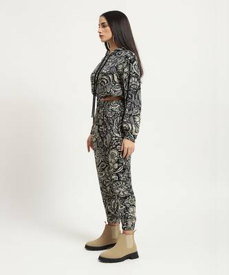 Black athliesure top with pant co-ord set 3