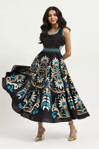Black flawie long dress
