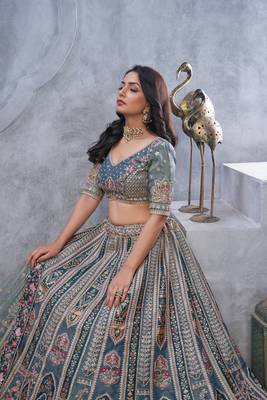 Organza Silk Intricate Paisley Motifs Traditional Embroidered Wedding Lehenga Choli With Soft Net Dupatta 3