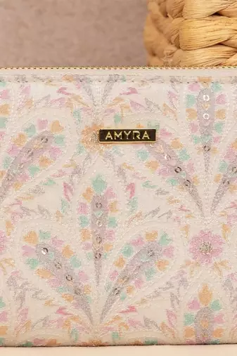 Nyraa embroidered wallet - offwhite