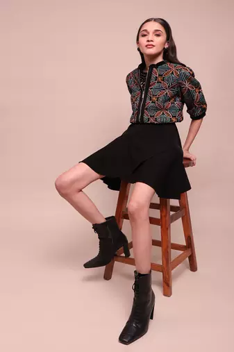 Black estrella velvet crop jacket