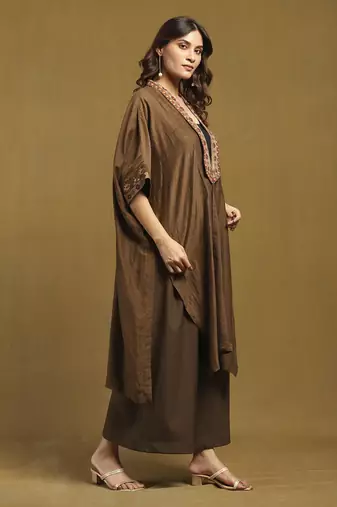Brown essential - kyesha shrug
