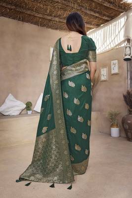 Green Paithani Silk Saree With Zari Weaving Work With Blouse 4