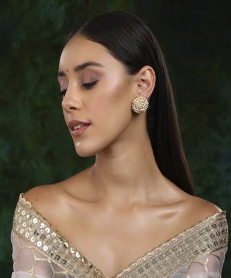 Round pearl studs 1