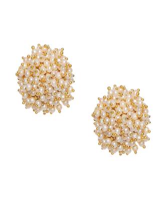 Round pearl studs 3