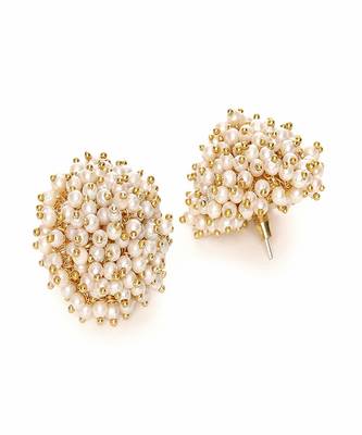 Round pearl studs 4