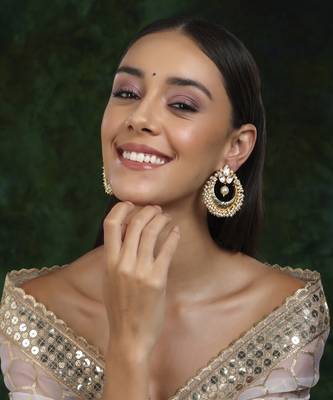 Chand and tear drop pearl earrings 1