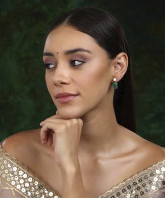 Kundan studs with green stone 2