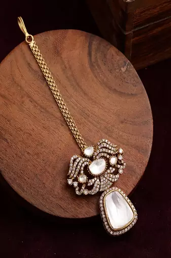 Kundan maang tikka with diamonds