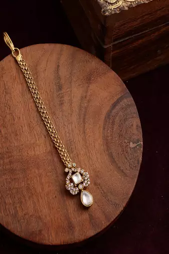 Kundan maang tikka with diamonds