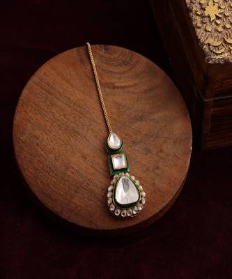 Kundan maang tikka with meenakari 2