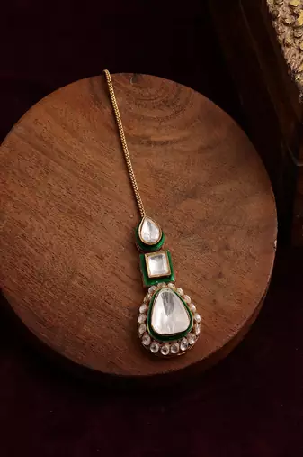 Kundan maang tikka with meenakari