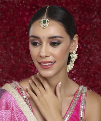 Kundan maang tikka with diamonds & emerald stone 1