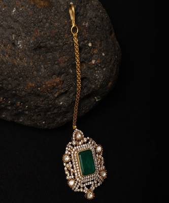 Kundan maang tikka with diamonds & emerald stone 2
