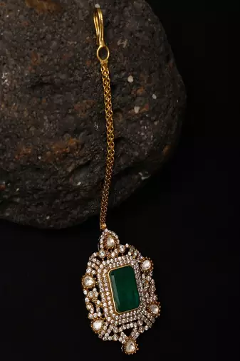 Kundan maang tikka with diamonds & emerald stone