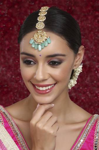 Kundan maang tikka