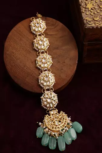 Kundan maang tikka