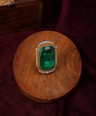 Oversized emerald cocktail ring 2