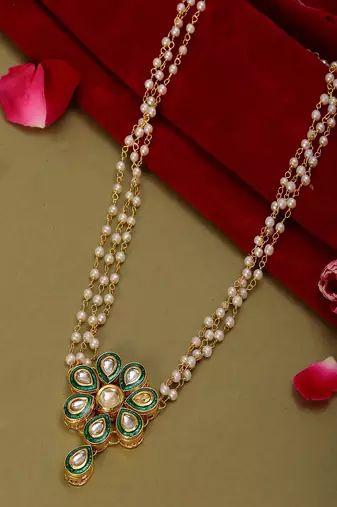 Meenakari kundan choker in pearl strings