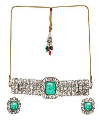 Emerald stone with diamonds and mossainite choker and studs 3