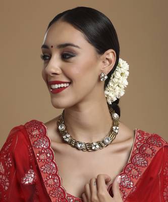 Golden kundan & mossainite hasli choker with studs 1