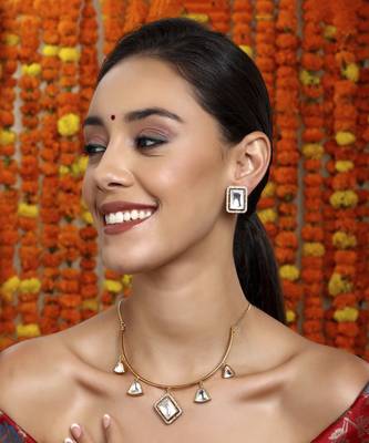 Hasli neckpiece with studs 1