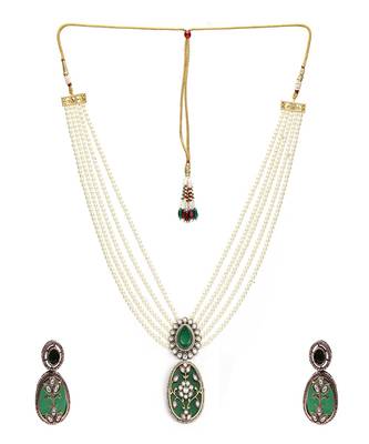 Long pearl layered necklace with pendant and matching earrings 3
