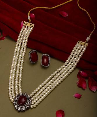 Maroon stone and mossainite kundan in pearls with matching studs 2