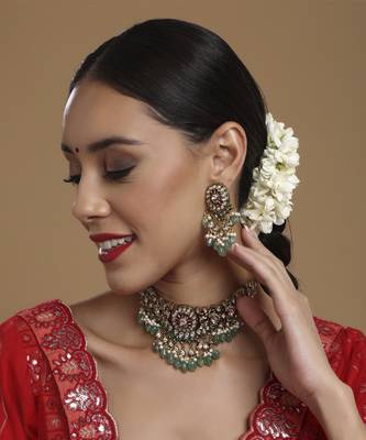 Precious handcrafted stone neckpiece with emeralds 1