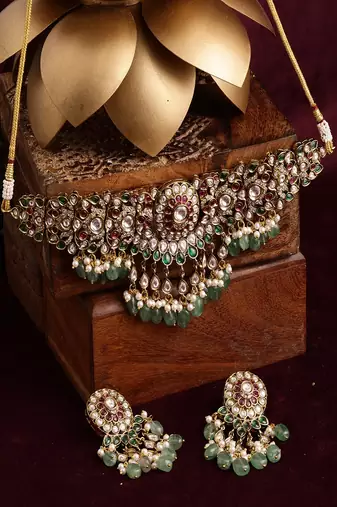 Precious handcrafted stone neckpiece with emeralds