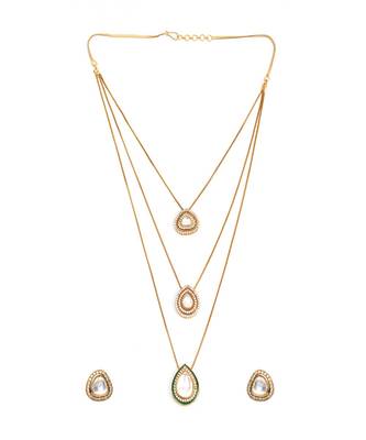 Layered kundan neckpiece with matching studs 3