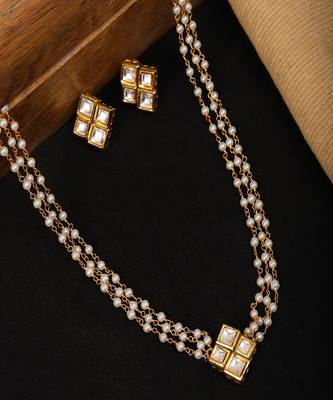 Kundan in pearl string with matching studs 2