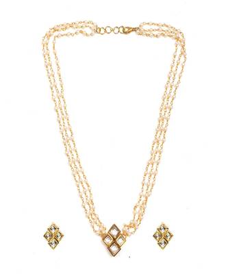 Kundan in pearl string with matching studs 3