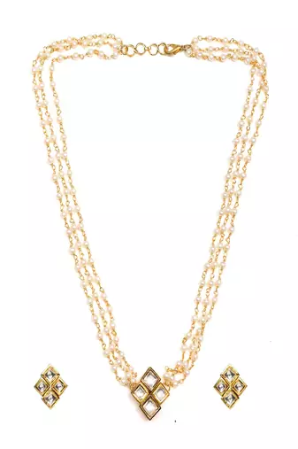 Kundan in pearl string with matching studs