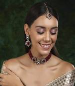 Maroon stone and mossainite kundan in maroon onyx with matching earrings and maang tikka