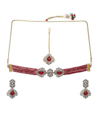 Maroon stone and mossainite kundan in maroon onyx with matching earrings and maang tikka 3