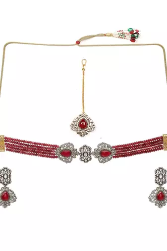 Maroon stone and mossainite kundan in maroon onyx with matching earrings and maang tikka