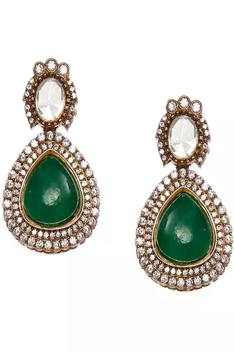 Emerald stone and mossainite kundan in green onyx with matching earrings and maang tikka