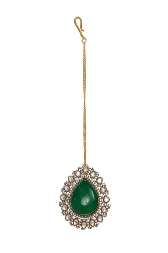 Emerald stone and mossainite kundan in green onyx with matching earrings and maang tikka