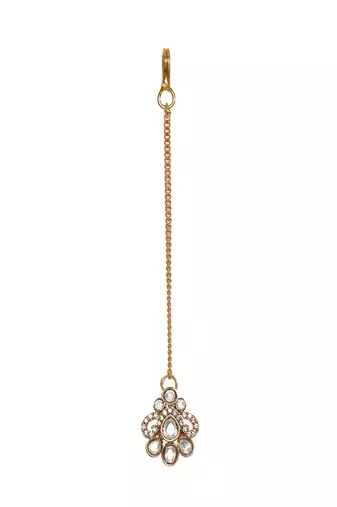 Stone and mossainite kundan in pearls with matching earrings and maang tikka