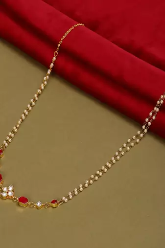 Red stone & clear patchi kundan in pearl kamar band