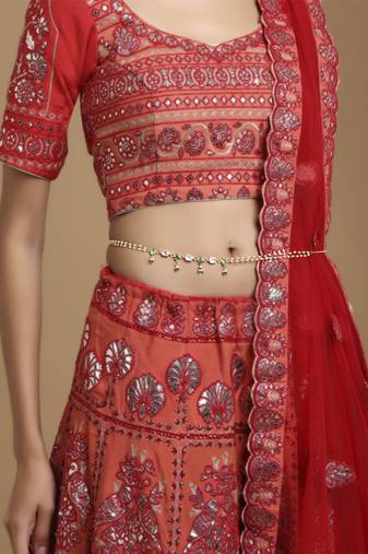 Green stone & clear patchi kundan in pearl kamar band