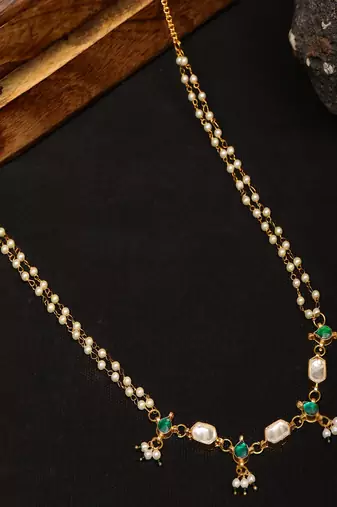 Green stone & clear patchi kundan in pearl kamar band