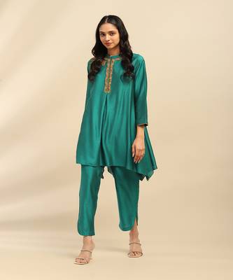 Green samaira kurta with pant 1
