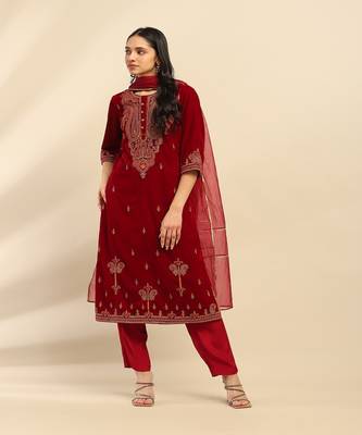 Maroon gianna velvet kurta with pant and dupatta 1