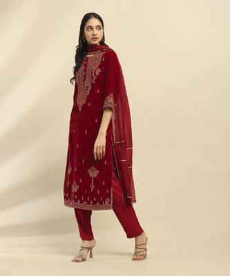 Maroon gianna velvet kurta with pant and dupatta 2